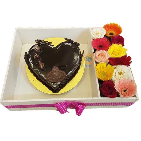 Aniiversary gift cake with flower